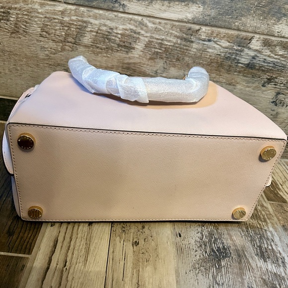 🌟NWT🌟Michael Kors Soft Pink Leather Shoulder Bag with Gold Hardware - Picture 4 of 8